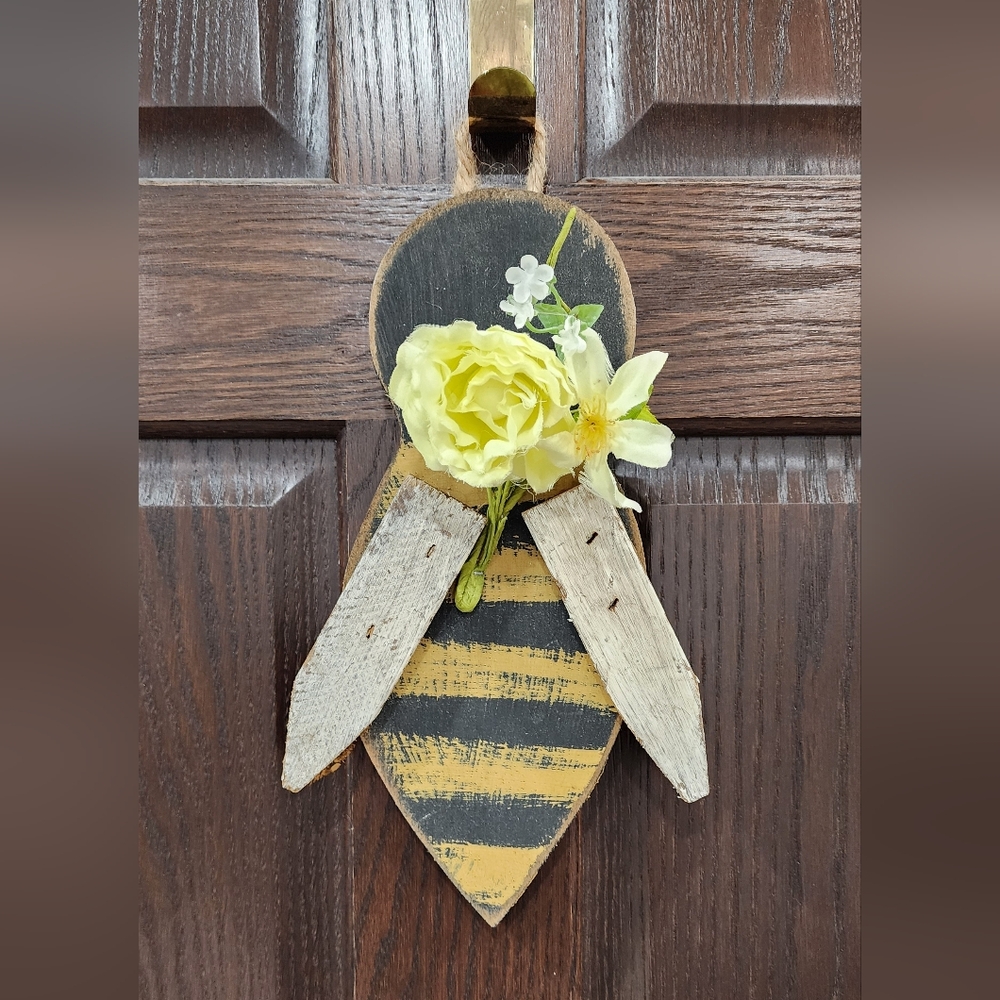 Rustic Bee Wall Decor with Yellow Flowers